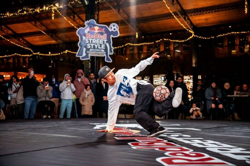 フリースタイルフットボールの新時代へ！ AKIが語る「自分しかできない役割」とは