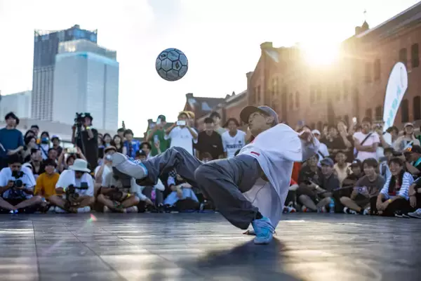 「フリースタイルフットボールの新時代へ！ AKIが語る「自分しかできない役割」とは」の画像