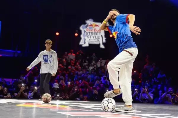 「フリースタイルフットボールの新時代へ！ AKIが語る「自分しかできない役割」とは」の画像