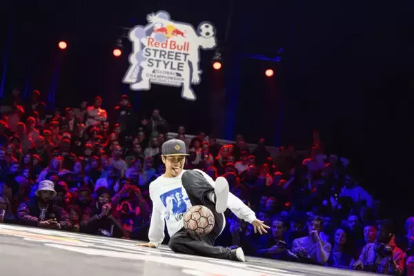 「フリースタイルフットボールの新時代へ！ AKIが語る「自分しかできない役割」とは」の画像