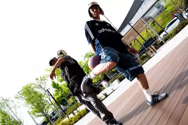 「春のストリートを彩る。カルチャーMIXチーム「F.B.D」が提案する春のファッションスタイル」の画像