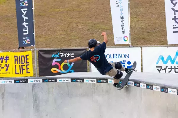 「10代の若手たちを抑えて優勝。笹岡が先駆者としての力を示す「第6回マイナビ日本スケートボード選手権大会」男子パーク種目」の画像