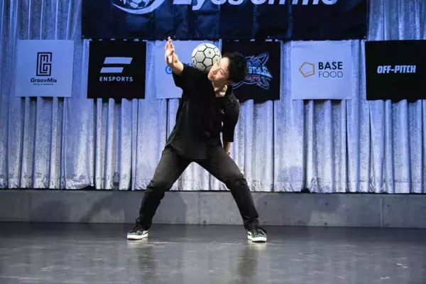 「新たな熱狂を巻き起こす！フリースタイルフットボールの祭典「Eyes on me 2025」」の画像