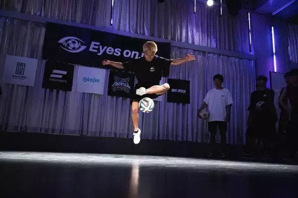 「新たな熱狂を巻き起こす！フリースタイルフットボールの祭典「Eyes on me 2025」」の画像