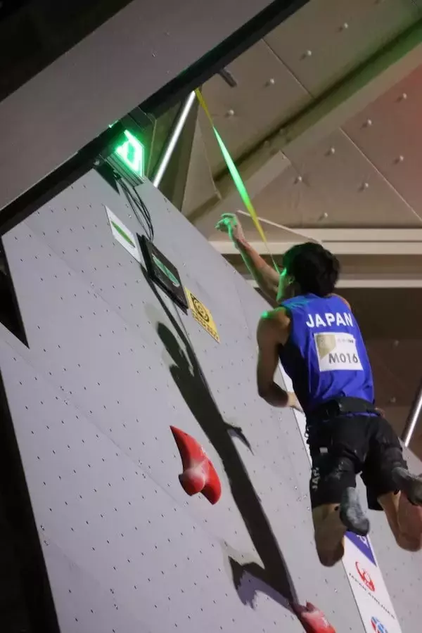 「クライミング世界選手権スピードで男子はフォッサリ、女子はミロスラウが優勝」の画像