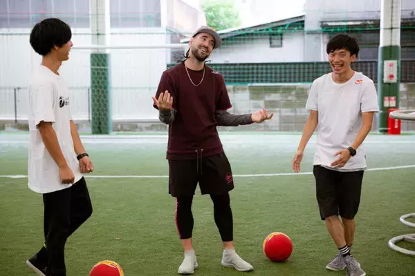 「フリースタイラーVSプロサッカー選手 プライドをかけた名勝負動画、公開」の画像