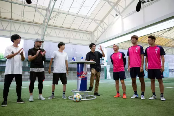 「フリースタイラーVSプロサッカー選手 プライドをかけた名勝負動画、公開」の画像