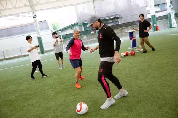 「フリースタイラーVSプロサッカー選手 プライドをかけた名勝負動画、公開」の画像