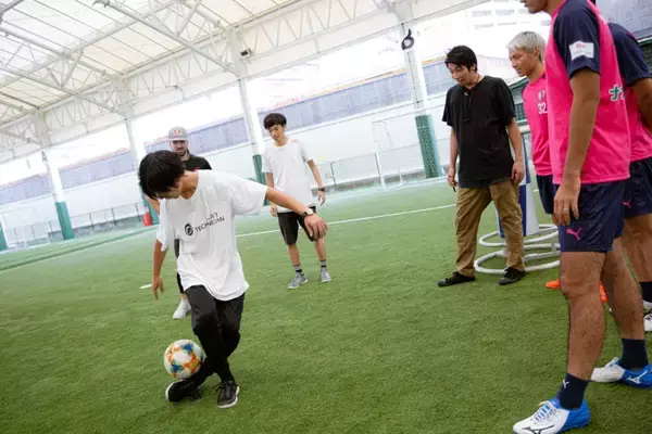 「フリースタイラーVSプロサッカー選手 プライドをかけた名勝負動画、公開」の画像