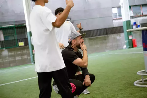 「フリースタイラーVSプロサッカー選手 プライドをかけた名勝負動画、公開」の画像