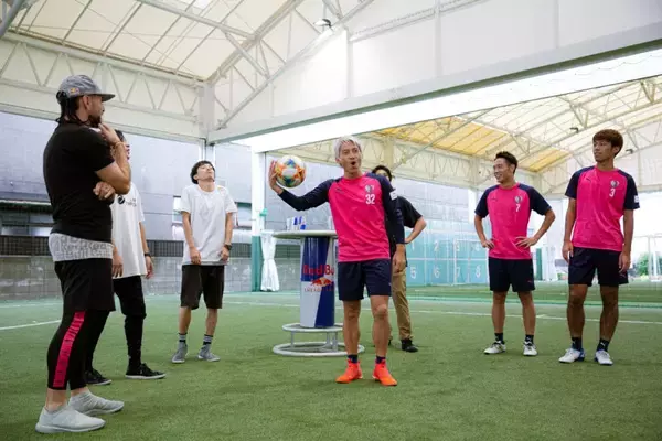 「フリースタイラーVSプロサッカー選手 プライドをかけた名勝負動画、公開」の画像