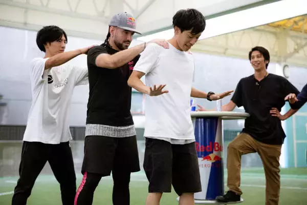 「フリースタイラーVSプロサッカー選手 プライドをかけた名勝負動画、公開」の画像