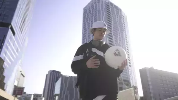 「FILA BASKETBALL 　FREESTYLE BASKETBALLER「BUG⁉」とのコラボコレクションを発売」の画像