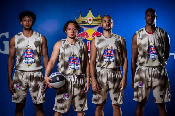 「世界規模で行われるストリートボールの祭典 Red Bull Half Court 2021。日本代表は『HIU ZEROCKETS』」の画像