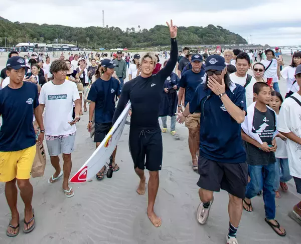 「QS6000「BILLABONG TAHARA PRO」開催！中塩佳那とCaleb Tancredが優勝」の画像