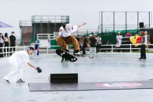 「「スケートボードってカッコいい！」を体感する。スケーターのためのストリートイベント「Red Bull Mind the Gap」in Shonan」の画像