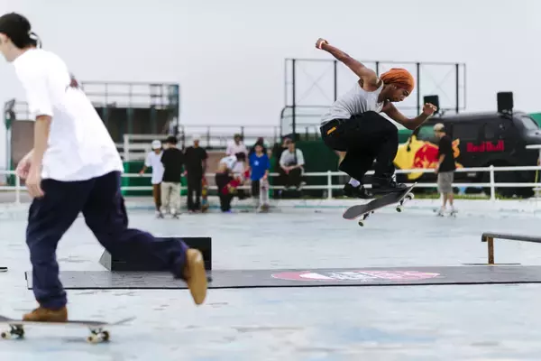 「「スケートボードってカッコいい！」を体感する。スケーターのためのストリートイベント「Red Bull Mind the Gap」in Shonan」の画像