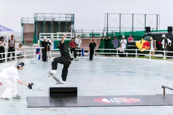 「「スケートボードってカッコいい！」を体感する。スケーターのためのストリートイベント「Red Bull Mind the Gap」in Shonan」の画像