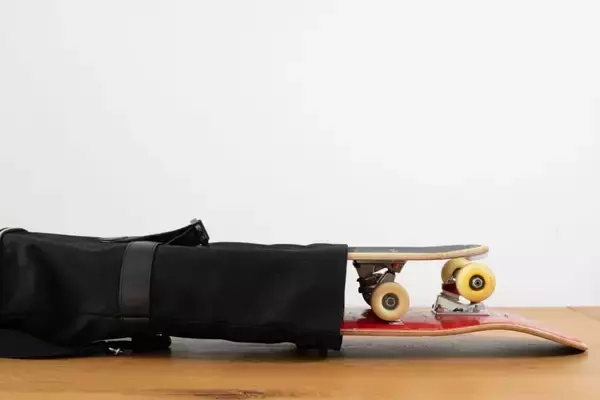 「TRIALOGUE STUDIOが神田のスケートショップ「Prime」と共同開発！スケボー専用バッグのクラウドファンディングを開始」の画像