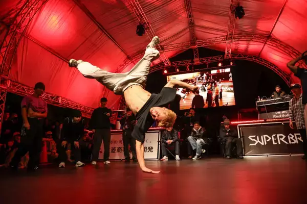 「横浜赤レンガ倉庫で世界最高峰のアーバンスポーツの戦いが繰り広げられた「YOKOHAMA URBAN SPORTS FESTIVAL ’25」〜DAY 2 アフターレポート〜」の画像