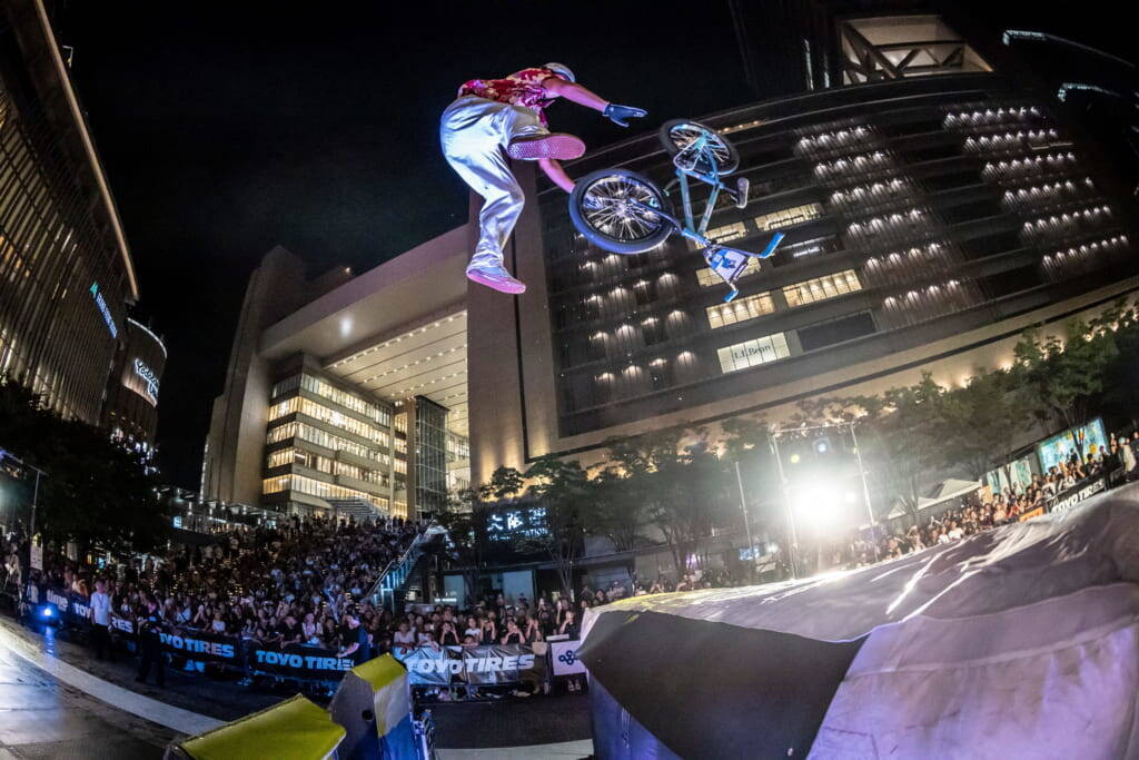 賞金総額435万円！都会のど真ん中でレーシング、パーク、ストリートが三つ巴の一戦！「TOYO TIRES Downtown BMX 2026」
