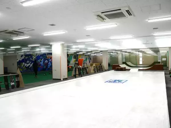 「旧池袋保健所跡地2階が、子ども・若者の“秘密基地”に。豊島区初のアーバンスポーツ拠点「裏トシマ」が7月18日オープン！」の画像
