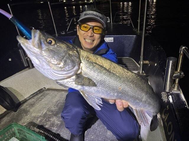 【釣果速報】千葉県TARGETでシーバスがボコボコHITしてます！75cmの大型もゲット！この重みと感動は今しか味わえませんよ！