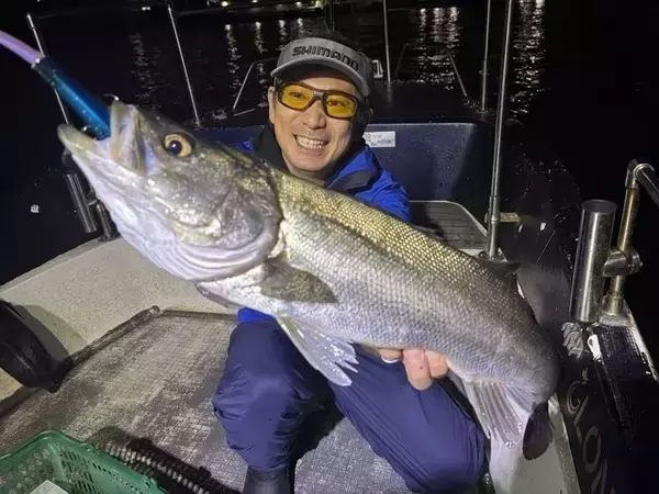 「【釣果速報】千葉県TARGETでシーバスがボコボコHITしてます！75cmの大型もゲット！この重みと感動は今しか味わえませんよ！」の画像