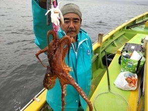 【釣果速報】神奈川県鴨下丸kawanaで良型マダコGET！最大1.50kg！蛸シーズン本番間近、即予約を！！