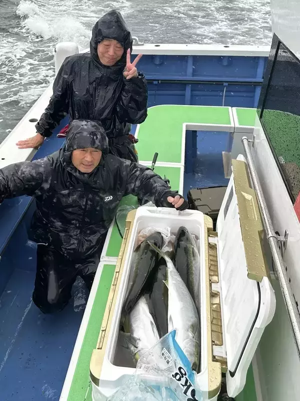 【釣果速報】神奈川県大松丸でワラサ全員ゲット＆4.00kgの大型出た！連日安打継続中の今が乗りドキ！