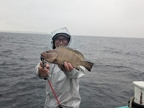 【釣果速報】神奈川県孝漁丸でアカハタざんまい！竿頭は8匹GET！赤い魚と青い海のコントラストがたまらない！