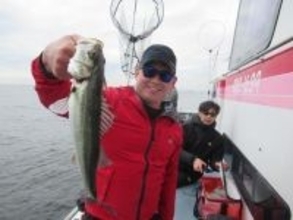 【釣果速報】神奈川県長崎屋でシーバス合計45匹ゲット！最大64cmでサイズも良好！ランカーシーバスを目指して今すぐ乗船しよう！