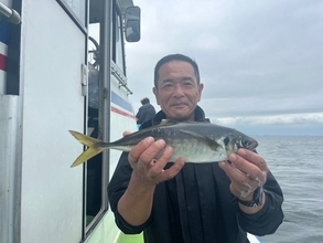 【釣果速報】神奈川県政信丸で良型アジのアタリ続く！43cmのデカアジも！家族や友達との釣りにもおすすめのターゲットです！