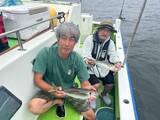 「【釣果速報】神奈川県政信丸で良型アジのアタリ続く！43cmのデカアジも！家族や友達との釣りにもおすすめのターゲットです！」の画像2