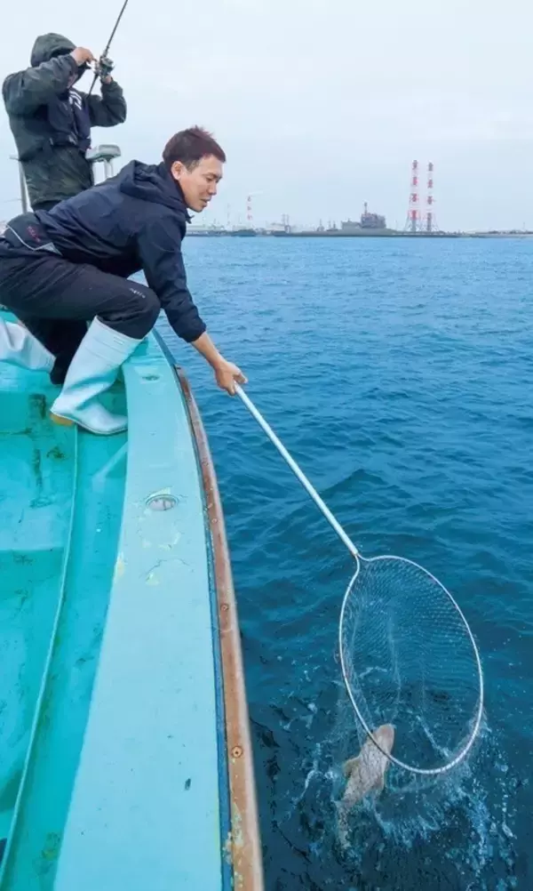 「浅場で50cmオーバー連発　鹿島沖のルアーマゴチ始まる」の画像