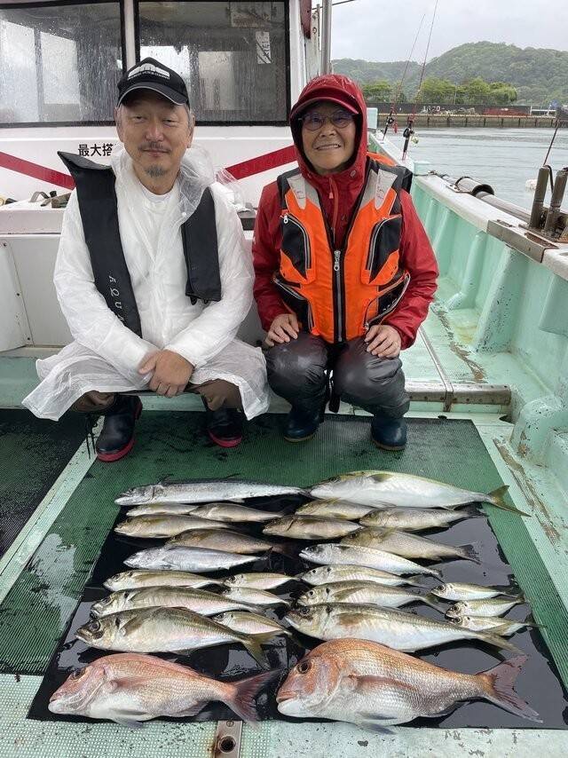 【釣果速報】船上にマダイ・マアジなどオールスター大集結！64cmの良型サゴシも！和歌山県淡隆丸なら色んな釣りが一度に楽しめます！