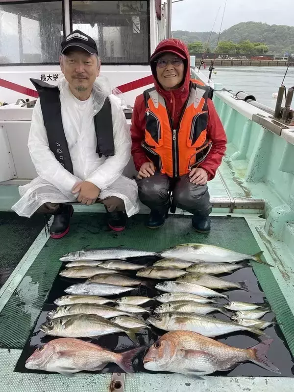 「【釣果速報】船上にマダイ・マアジなどオールスター大集結！64cmの良型サゴシも！和歌山県淡隆丸なら色んな釣りが一度に楽しめます！」の画像