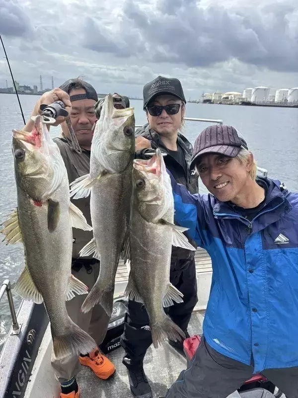 「【釣果速報】千葉県TARGETでシーバス・シイラがボコボコHITしてます！60cmの大型もゲット！自己最高記録を狙ってみませんか？」の画像