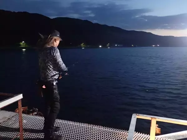 「超簡単太刀魚釣り！誰でもできる前西流。波止タチウオはライトテンヤがオススメな理由」の画像