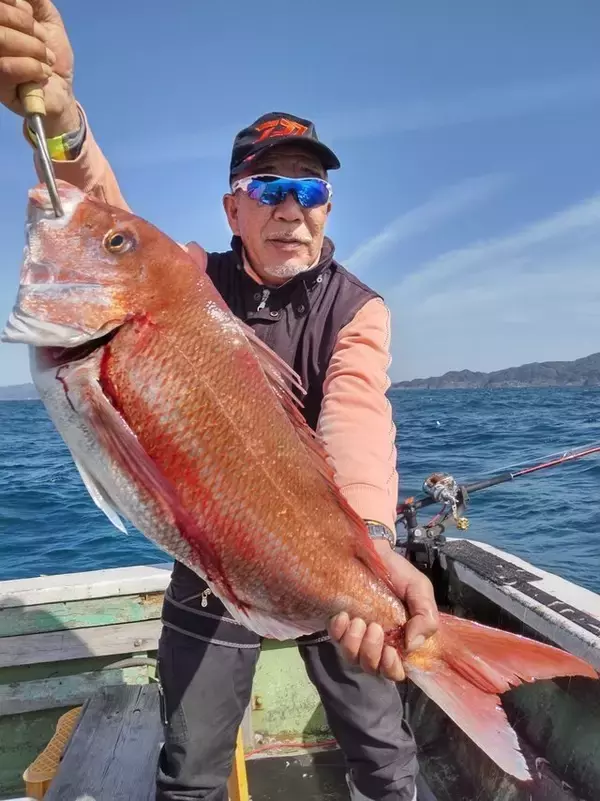 「さざなみ丸で高級シロイカをどっさりゲット！魚も大物ばかりで大興奮！数も型も大満足の釣果をお約束！口コミも大紹介！」の画像