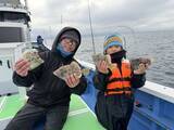「【釣果速報】カワハギ続々ヒットでお土産いっぱい！あなたも神奈川県大松丸で食べ頃サイズを狙おう！」の画像1