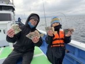 【釣果速報】カワハギ続々ヒットでお土産いっぱい！あなたも神奈川県大松丸で食べ頃サイズを狙おう！