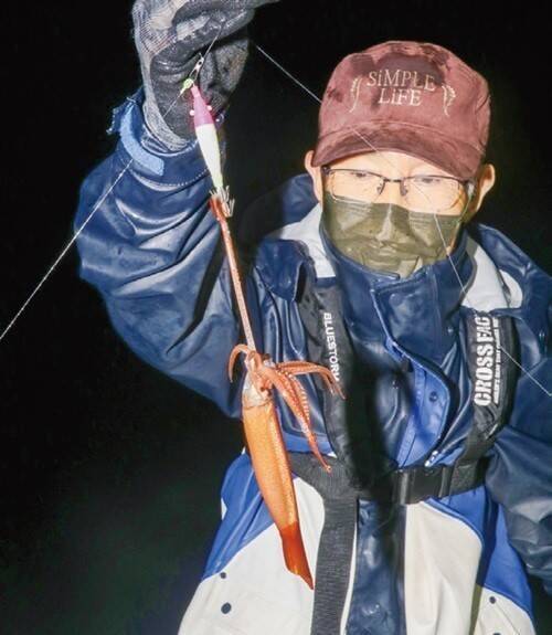ファン待望の好シーズン　沼津沖の夜ムギイカ好発進