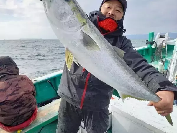 「【釣果速報】和歌山県大南荘勝丸でヒラメ好調！90cmのイナダも上がる！人気魚種とたくさん出会える釣行はいつも大好評！」の画像