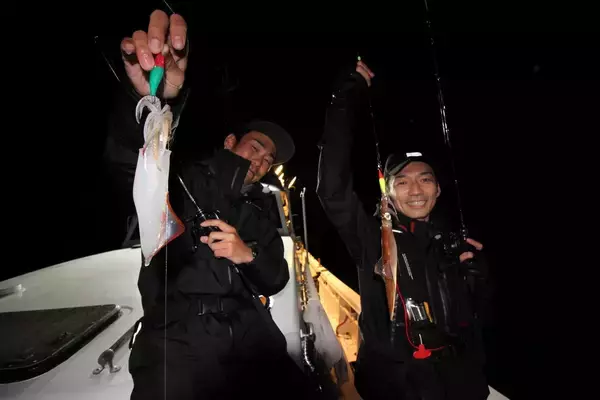 「京都・冠島周辺のイカメタルでヤリ＆ケンサキ完全攻略！乗り渋ればオモリグで入れ乗りも」の画像