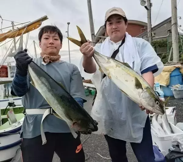 「【釣果速報】神奈川県愛正丸で強烈な引きが楽しめる6kg台のワラサが好調！大物を仕留めるためのアドバイスを船長からもらいました！」の画像