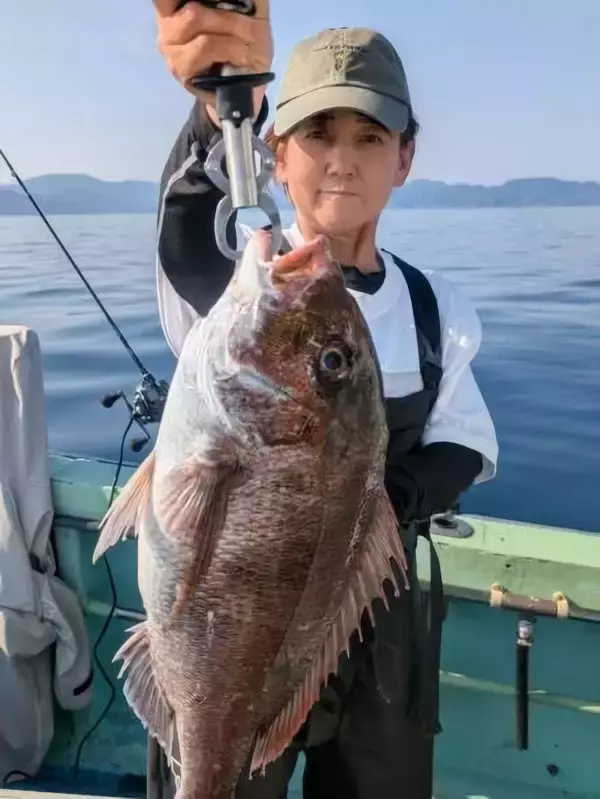 【釣果速報】兵庫県豊楽丸でドドンと84cmのマダイ上がる！さらなる大物を目指す船長のもとにみんな集まれ！