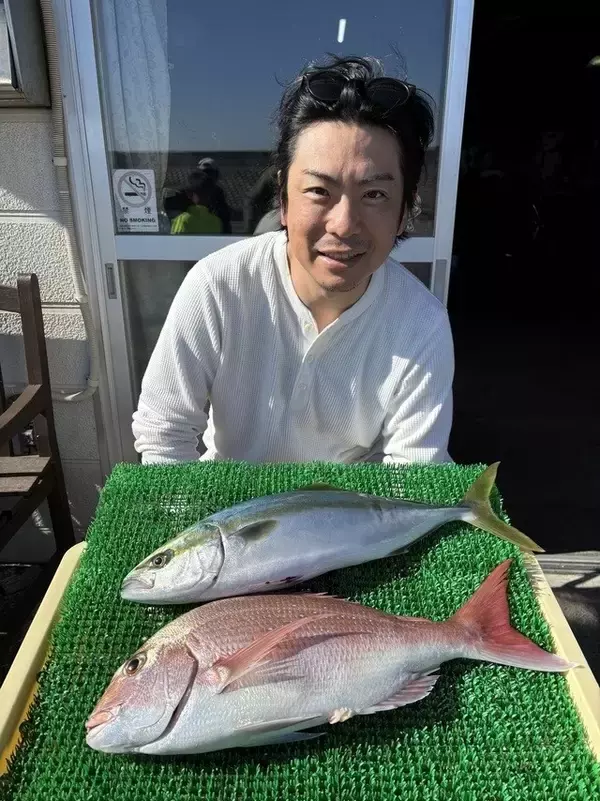 「【釣果速報】52cmイナダGET！神奈川県庄治郎丸は晩秋も船長厳選のポイントで大満足の釣果が手に入る！」の画像