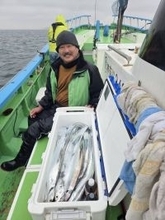 【釣果速報】神奈川県黒川本家 -久里浜-で38cmのアジ釣れる！タチウオもこれから期待大！仲間とわいわい釣りを楽しみたいなら黒川本家 -久里浜-に決まり！