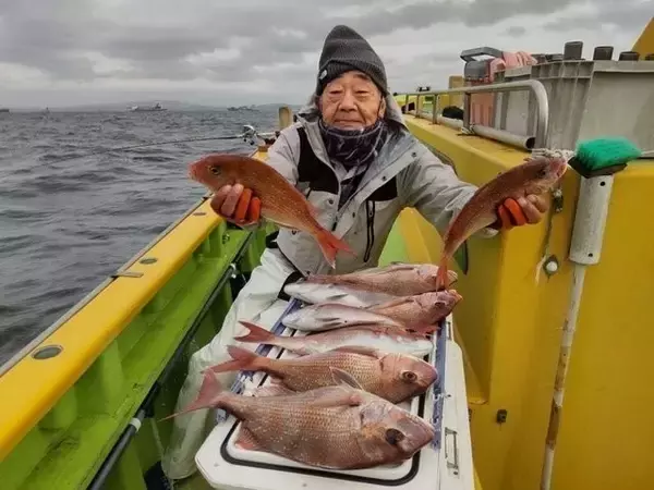 【釣果速報】神奈川県鴨下丸kawanaでマダイ・ワラサGET！最大4.50kg！今乗船すれば絶好調！